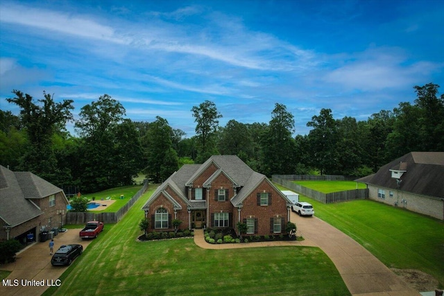 view of front facade with a front lawn