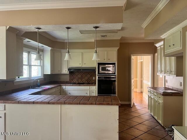 kitchen featuring kitchen peninsula, stainless steel appliances, backsplash, and pendant lighting