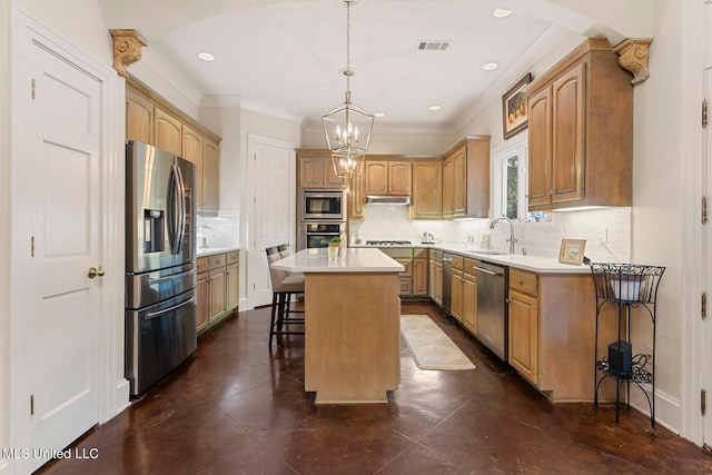 kitchen with decorative backsplash, a kitchen island, sink, a kitchen bar, and appliances with stainless steel finishes