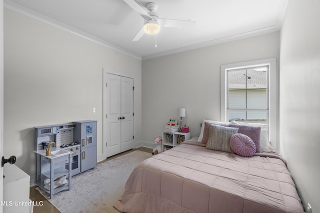 212 Ashbury Cv, Canton, MS 39046 - bedroom with baseboards, ornamental molding, and a ceiling fan