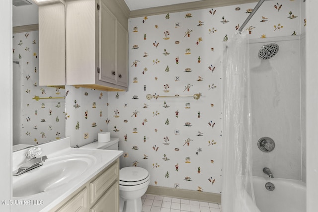 316 Meadow Creek Pl, Jackson, MS 39211 - full bath with wallpapered walls, vanity, baseboards, toilet, and shower / bathtub combination with curtain