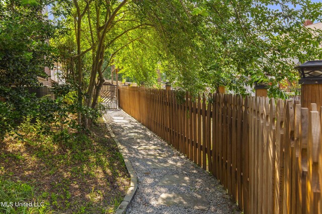 316 Meadow Creek Pl, Jackson, MS 39211 - view of yard featuring a gate