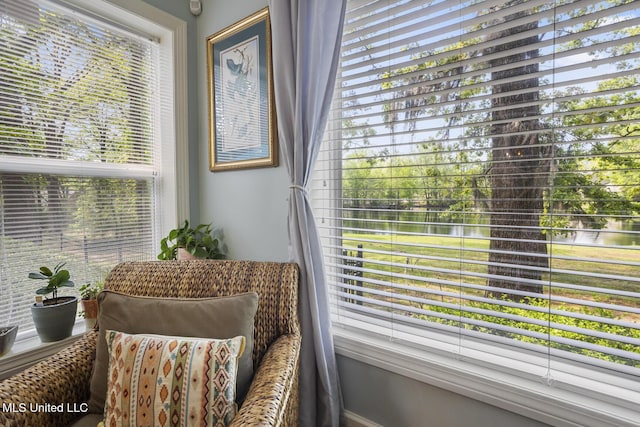 39 Moss Forest Cir, Jackson, MS 39211 - living area with a water view