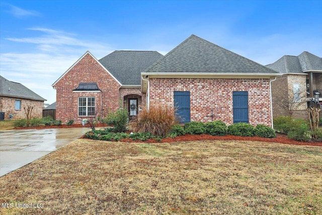 view of property featuring a front lawn