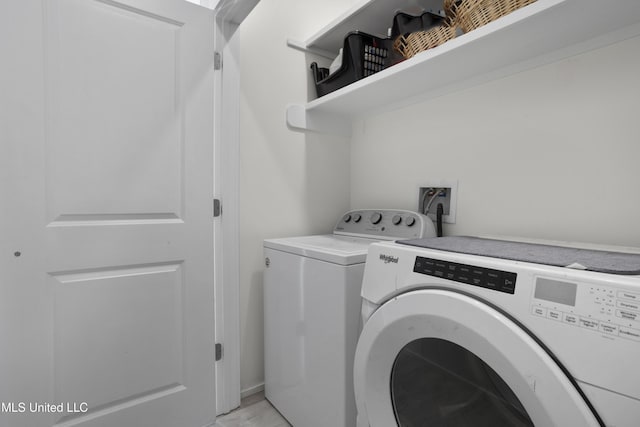 laundry room with laundry area and independent washer and dryer