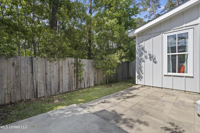 view of patio featuring a fenced backyard