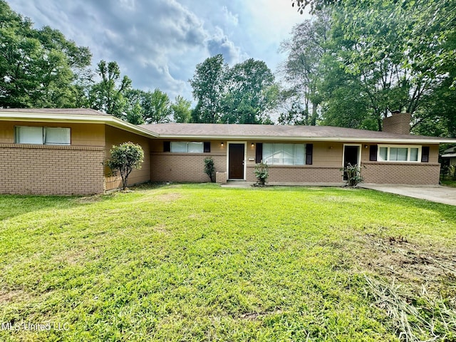 ranch-style home with a front yard