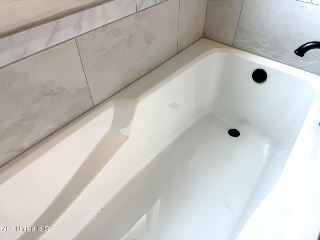 6 Hedges Plantation Pl, Natchez, MS 39120 - bathroom view of a bathtub