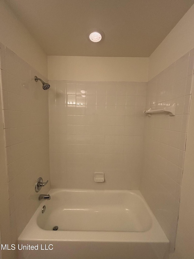 8911 Oak Branch Ln, Olive Branch, MS 38654 - full bathroom featuring  shower combination