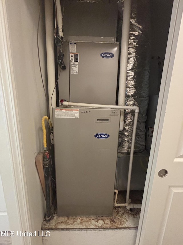 8911 Oak Branch Ln, Olive Branch, MS 38654 - utility room with heating unit