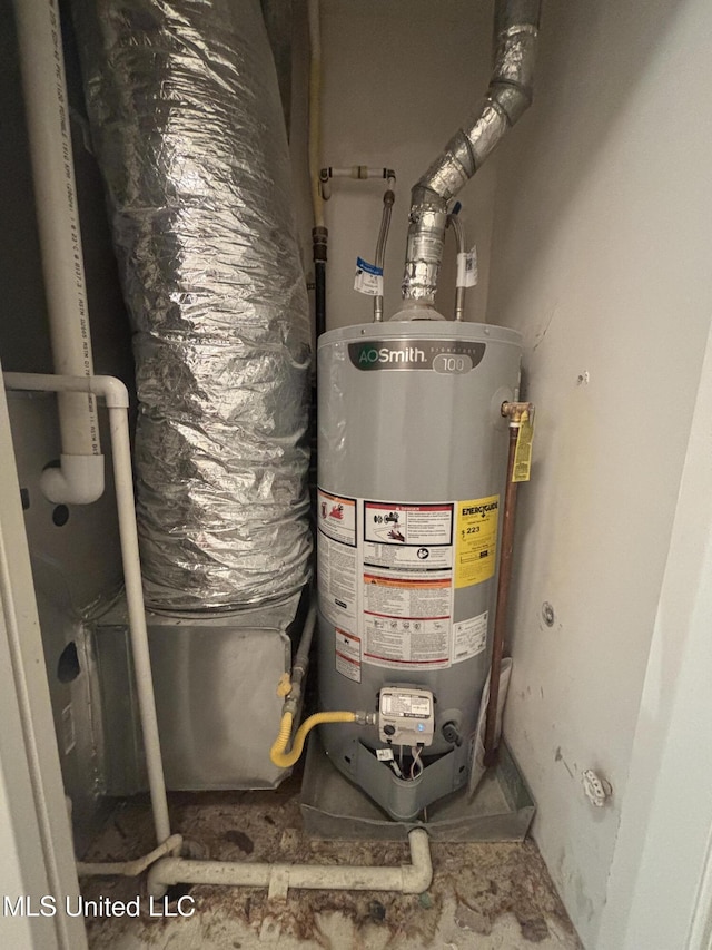 8911 Oak Branch Ln, Olive Branch, MS 38654 - utility room featuring gas water heater