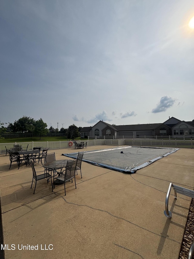8911 Oak Branch Ln, Olive Branch, MS 38654 - community pool with a patio area