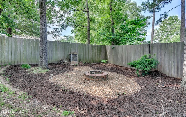 221 Boxwood Cir, Brandon, MS 39047 - fenced backyard featuring an outdoor fire pit