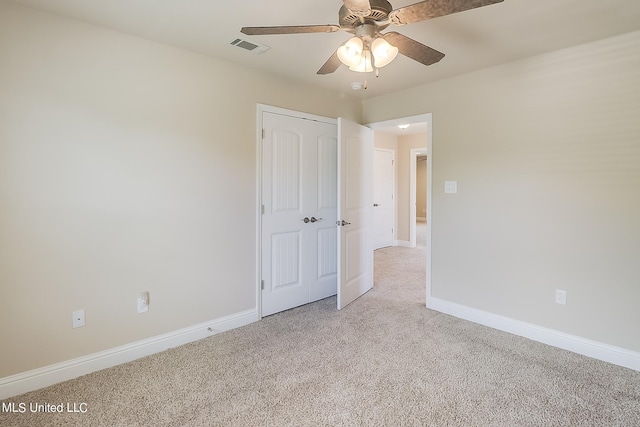 carpeted spare room featuring ceiling fan