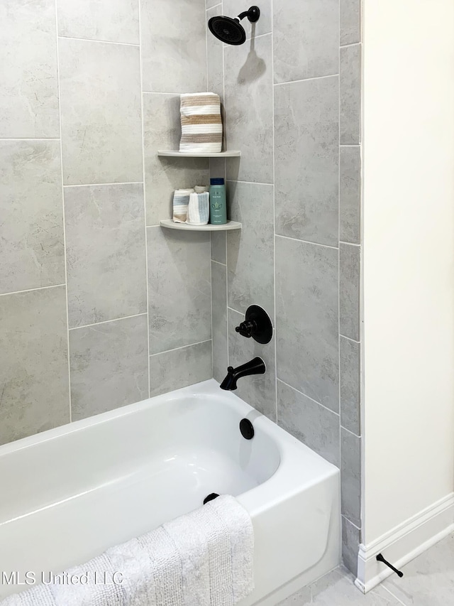 full bath with baseboards and shower / washtub combination