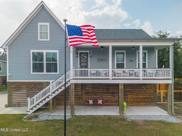 view of front facade featuring a patio area, a front yard, ceiling fan, and covered porch