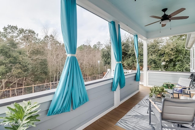 sunroom / solarium featuring ceiling fan