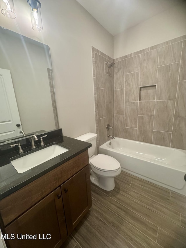 5322 Grays Valley Dr, Hernando, MS 38632 - bathroom featuring vanity, washtub / shower combination, and wood finished floors
