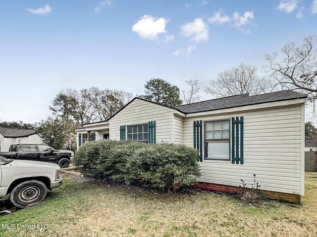 903 Kenwood Ln, Natchez, MS 39120 - view of front of house with a front lawn