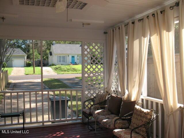 deck featuring ceiling fan