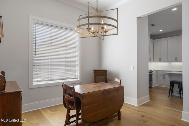 dining area featuring light wood-type flooring, visible vents, a notable chandelier, recessed lighting, and baseboards