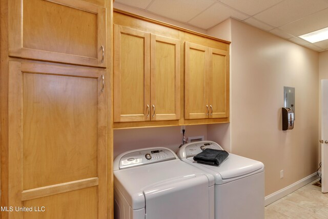 904 Northwood Cir, Brandon, MS 39047 - clothes washing area with baseboards, cabinet space, and washer and clothes dryer