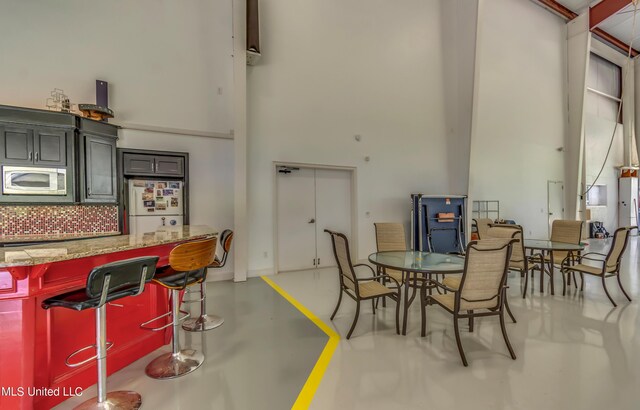 904 Northwood Cir, Brandon, MS 39047 - dining area with a high ceiling and finished concrete floors