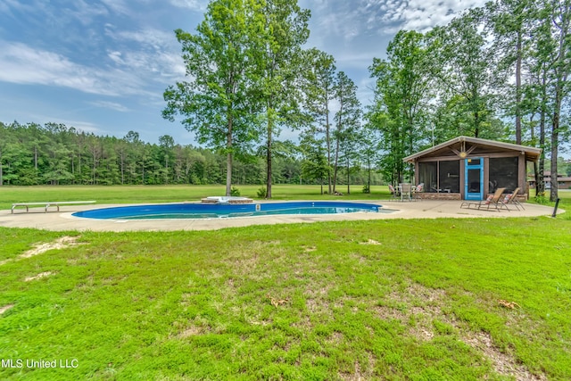 904 Northwood Cir, Brandon, MS 39047 - view of yard with a sunroom, an outdoor pool, and a patio area
