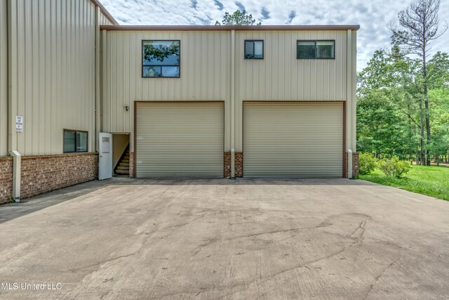 904 Northwood Cir, Brandon, MS 39047 - view of garage