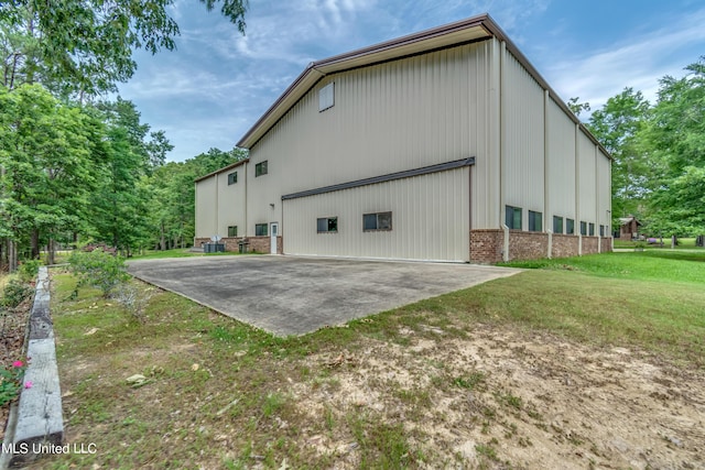 904 Northwood Cir, Brandon, MS 39047 - exterior space with brick siding, a pole building, and a lawn