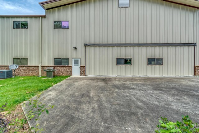 904 Northwood Cir, Brandon, MS 39047 - view of side of home featuring a yard