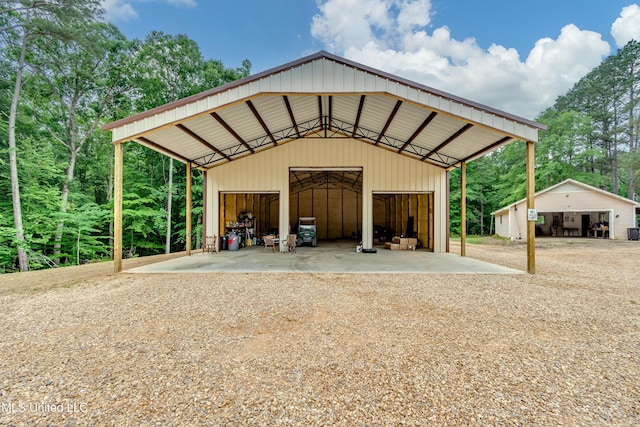 1597 Old Lake Rd, Brandon, MS 39042 - view of parking featuring a detached garage and a pole building