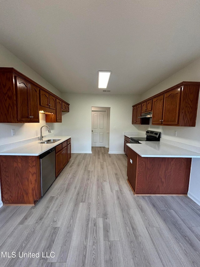 kitchen with kitchen peninsula, stainless steel appliances, dark brown cabinets, sink, and light hardwood / wood-style floors