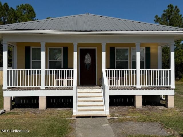 view of front of property with covered porch