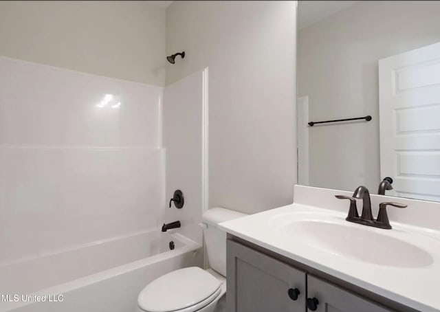 3752 Roland Dr, Southaven, MS 38672 - full bath featuring vanity, toilet, and tub / shower combination