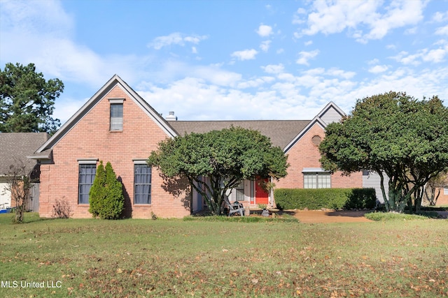 view of front of house featuring a front yard