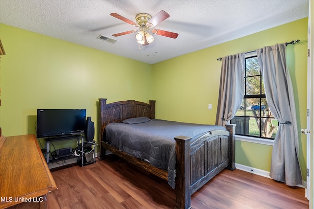 bedroom featuring a textured ceiling, hardwood / wood-style flooring, and ceiling fan