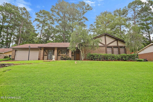 view of front facade featuring a garage and a front lawn