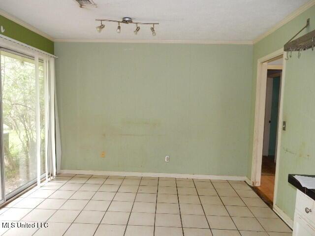 1510 Springridge Dr, Jackson, MS 39211 - empty room with crown molding and baseboards