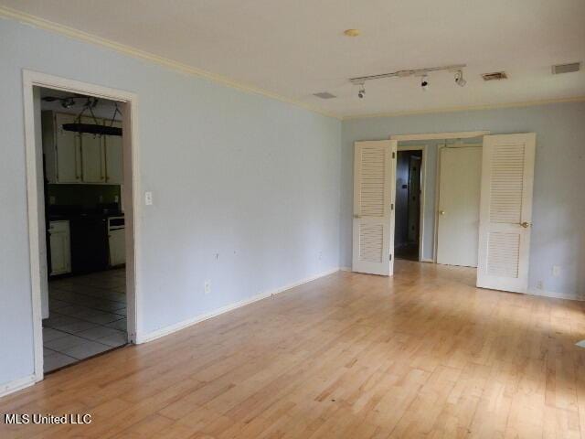 1510 Springridge Dr, Jackson, MS 39211 - unfurnished room featuring light wood-type flooring, ornamental molding, baseboards, and track lighting