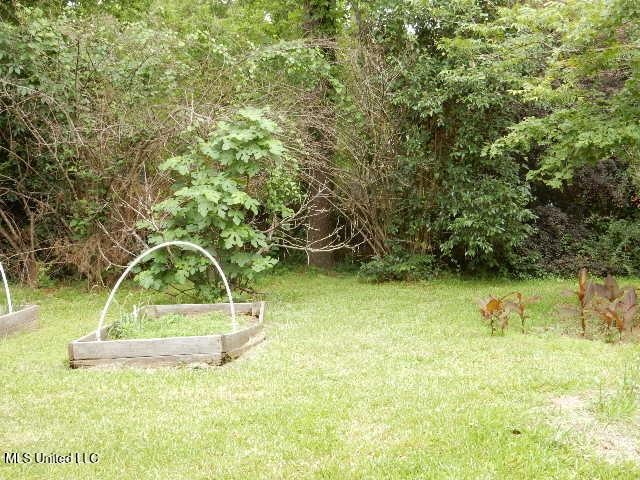 1510 Springridge Dr, Jackson, MS 39211 - view of green lawn featuring a garden