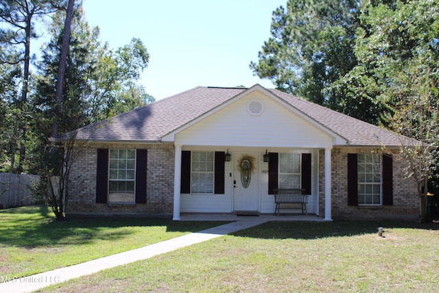 ranch-style home featuring a front lawn and a porch