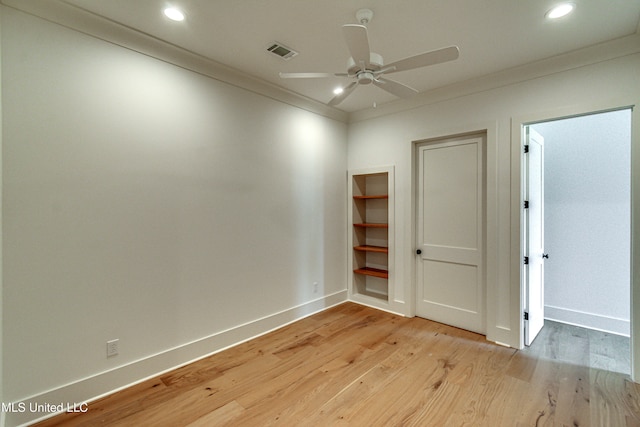 unfurnished room with light hardwood / wood-style flooring, ornamental molding, and ceiling fan