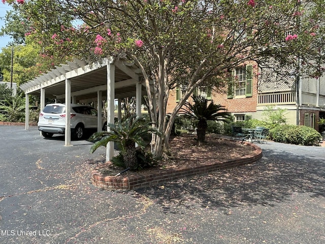 305 N Rankin St, Natchez, MS 39120 - view of vehicle parking