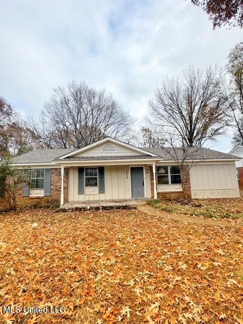 8410 Cedarbrush Dr, Southaven, MS 38671 - single story home featuring a porch
