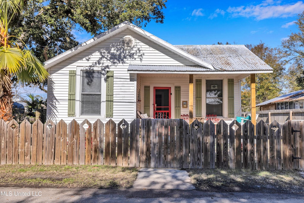 bungalow-style house with covered porch