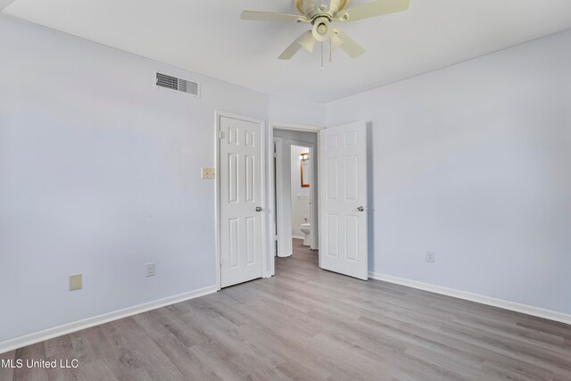 empty room featuring light wood-type flooring and ceiling fan