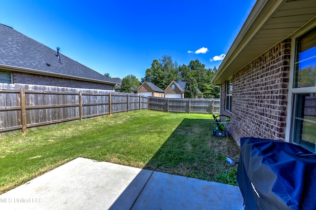 view of yard with a patio