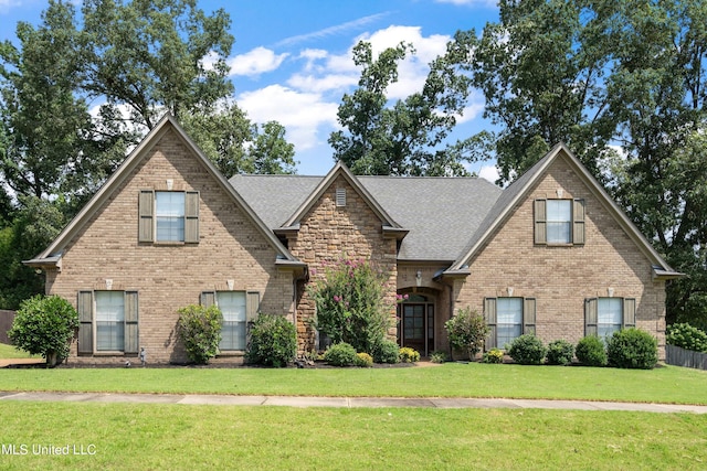 view of front of house featuring a front yard