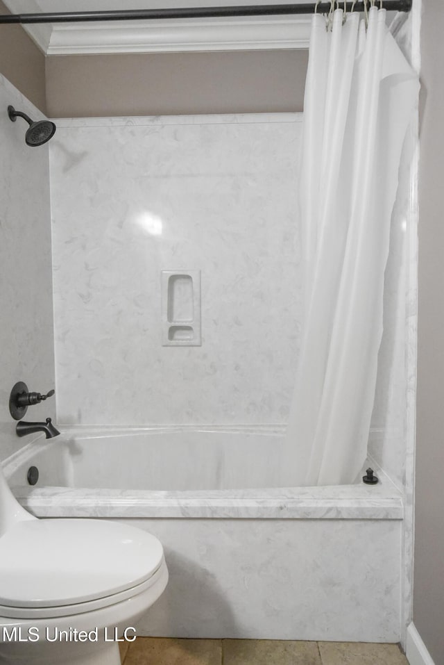 7520 Ogborn Dr, Moss Point, MS 39562 - bathroom featuring shower / bathtub combination with curtain, crown molding, and toilet